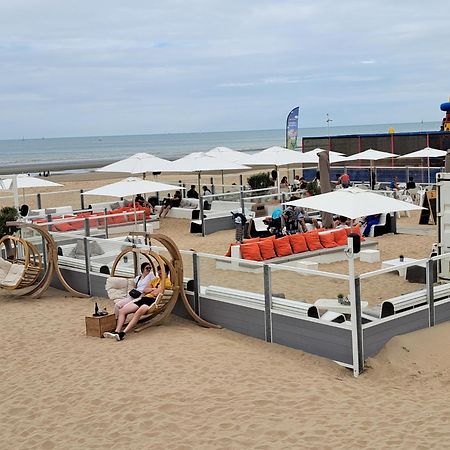 Zonnig En Gezellig Appartement Met Zijdelings Zeezicht En Zwembad In Koksijde Kültér fotó